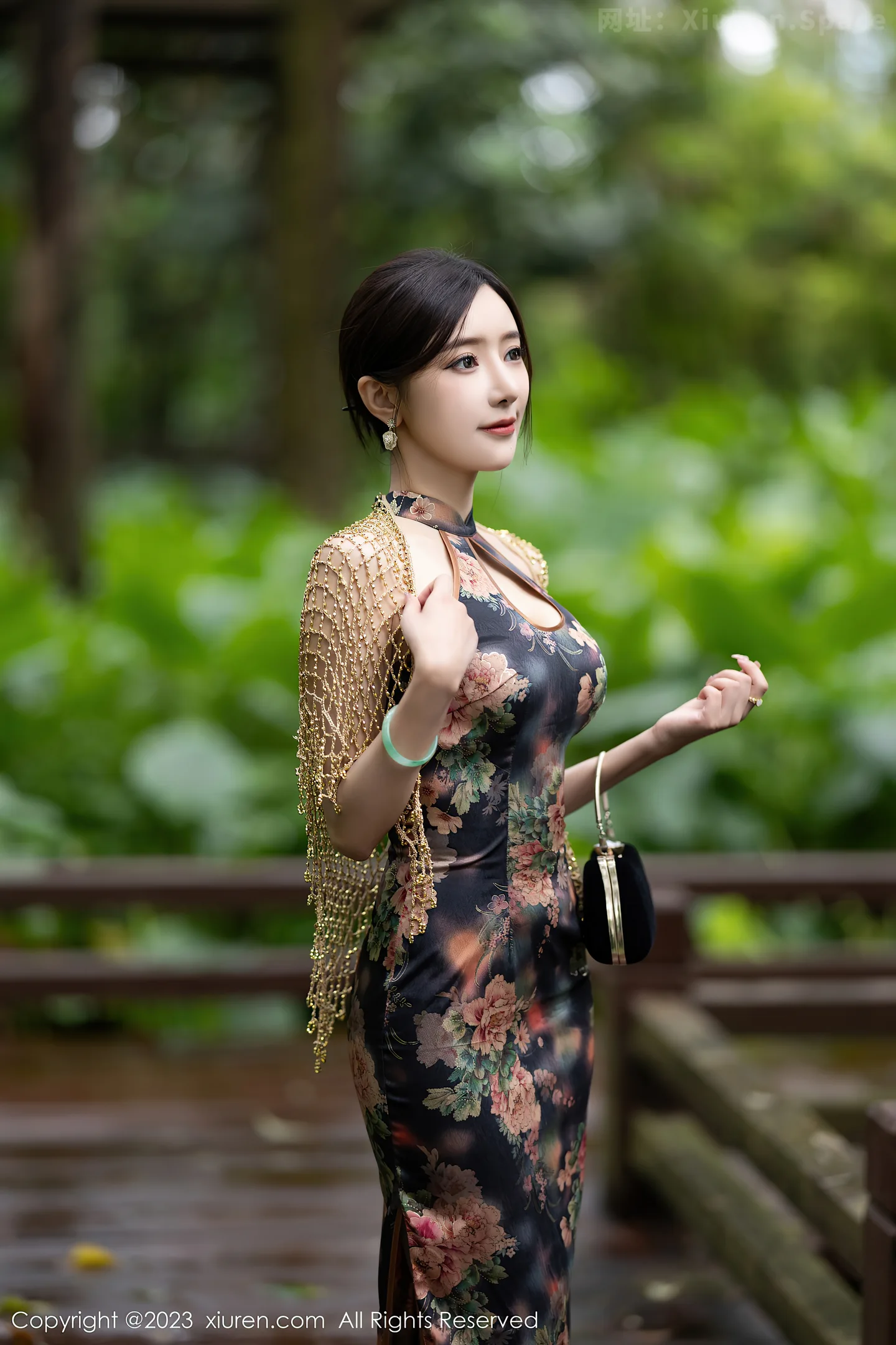 图片[2]-[XiuRen秀人网]VOL.7495 女神王馨瑶yanni性感花纹旗袍露淡紫色内衣配开档肉丝诱惑写真81P-秀人网官方网站